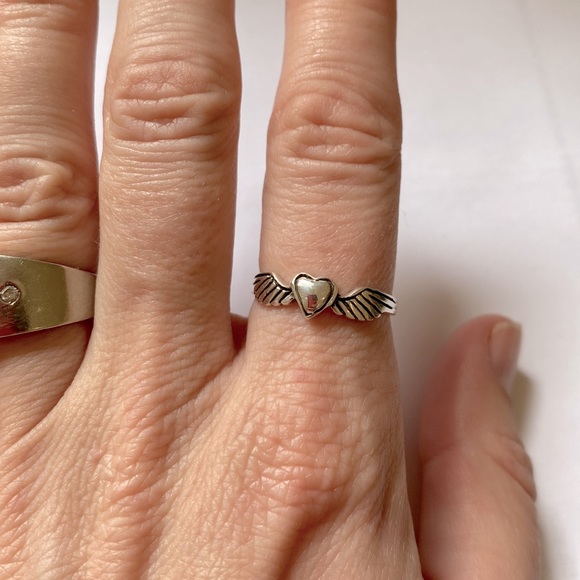 .925 Silver Angel wing heart ring. NWOT - Picture 2 of 4